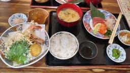 炉端食堂すすむ