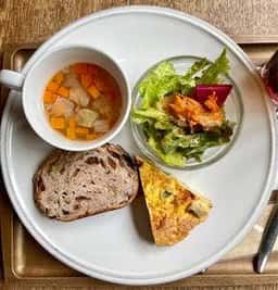 ムロマチカフェ ハチ