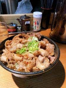 焼肉丼専門店三肉屋 センタープラザ店