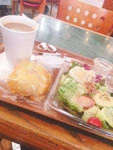 カフェ クロワッサン WBG店