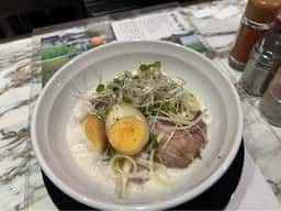 プレス式鶏白湯・鶏純そば専門 六角とり乃