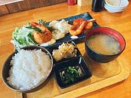 笑うだるま 大手門店
