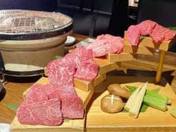 炭火焼肉・にくなべ屋 神戸びいどろ 初台店