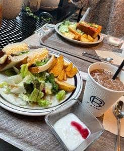 R Baker ビナガーデンズテラス店