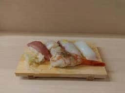 立ち食い寿司処 鮨にしき