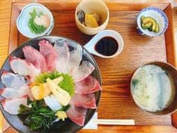 海の見えるごはん屋