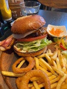 Aloha Dining Lure's Lana