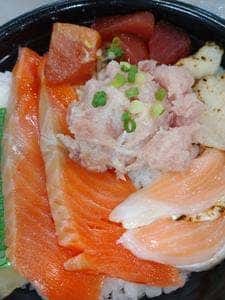 魚丼 神田西口店