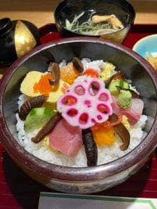 や満三