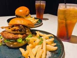 J.S. BURGERS CAFE 名古屋mozo店