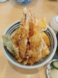 円