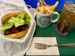 ラッキーピエロ 本通店