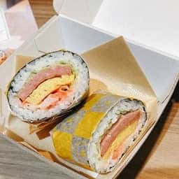 おすし屋さんのポークたまごおにぎり