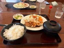 ファミリーレストラン 八億