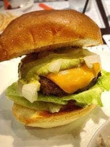 ダグズ・バーガー 宮古島本店