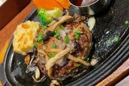 ロイヤルホスト 東新宿駅前店