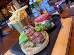 リバーサイドキッチン&バー