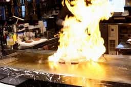 鉄板バル La Tanta 岩塚店