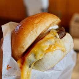 ダグズ・バーガー 宮古島本店