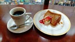 カフェ 彼女の家 納屋店