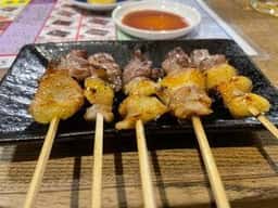 焼き鳥 でにーろ