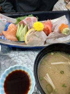 海鮮丼屋 魚魚やす