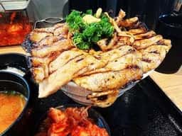 炭火焼き豚丼専門店 豚小家 三宮本店
