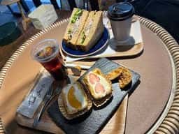 スマホとカフェ。
