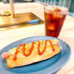 BACON Books & cafe