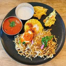 カレーとビリヤニとお酒 たびる