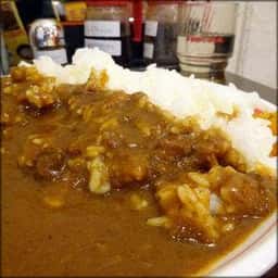 箸で食べる あつあつ鉄皿ハンバーグとカレーのお店