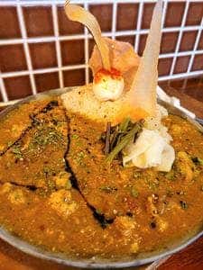 無国籍料理店 極楽孔雀