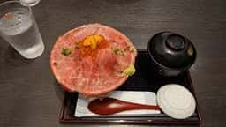 吉祥寺 肉ドレス海鮮丼 本店