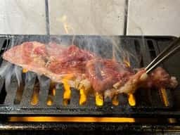 ホルモン酒場 六べこ