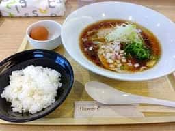 濃厚しょうゆラーメン フラワー