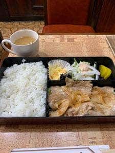 プラス