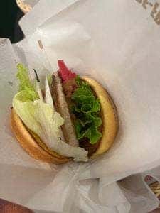 フレッシュネスバーガー 新宿御苑店
