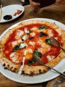 ピッツァ サルヴァトーレ クオモ & バール 新宿