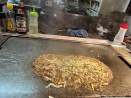 もんじゃ鉄板焼き らくだ