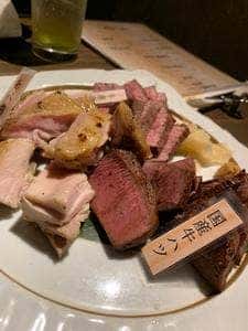 肉と炉ばた さんど。