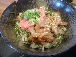 まぐろユッケ丼と定食 三崎屋