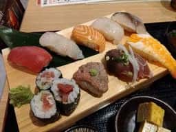 ステーキファイブと寿司六 大阪駅前第2ビル店
