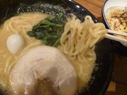 横浜家系ラーメン 春吉家 天神三丁目店