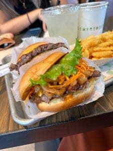 SHAKE SHACK ザ パーク フロント ホテル店
