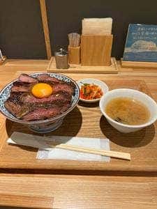炭火たれ焼肉丼 萬牛カルビ