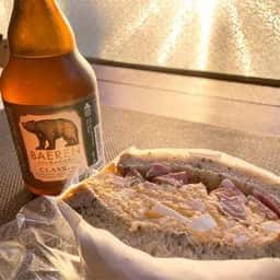 ソーセージとパンの店 MONJI