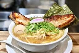 焼豚中華そば 啜る