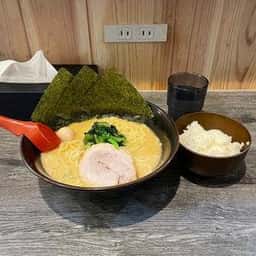横浜家系ラーメン 赤家 春日部店