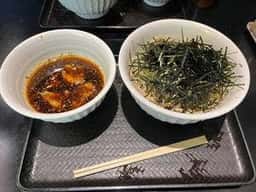 なぜ蕎麦にラー油を入れるのか。五反田店