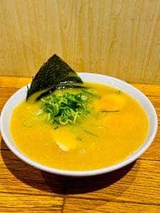濃厚鶏塩白湯ラーメン ほったて小屋